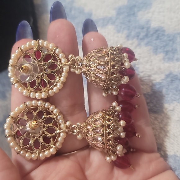 BOLLYWOOD Style pearl gold red dangle pierced rhinestone earrings - Picture 4 of 4